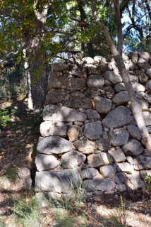 Mur de pierres seches en Provence